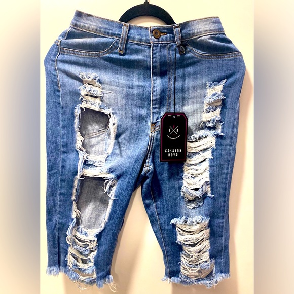 Fashion Nova ** Denim shorts - Picture 4 of 7